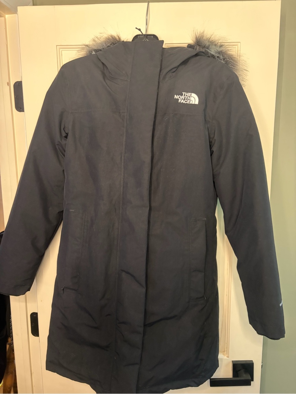 The North Face Women's Black Hooded Insulated Parka with Faux Fur Trim Size Smal